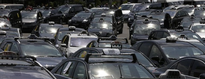 Major French strike to affect flights, taxis
